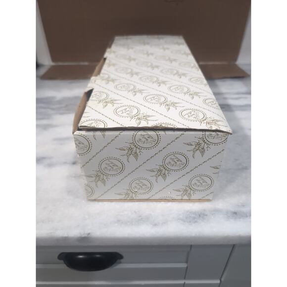 Heritage Signature Collection Wanda‎ Porcelain Doll 15.5", Vintage Collectible - Picture 6 of 7